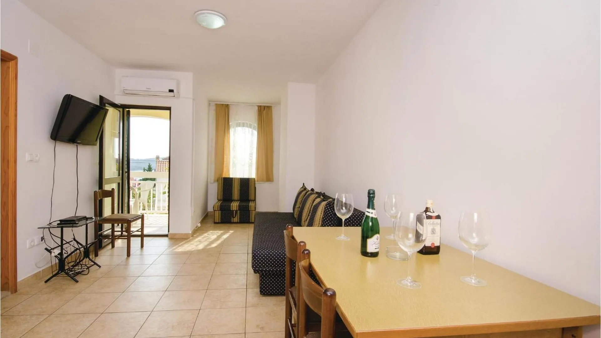 Amazing Apartment In Okrug Gornji Trogir